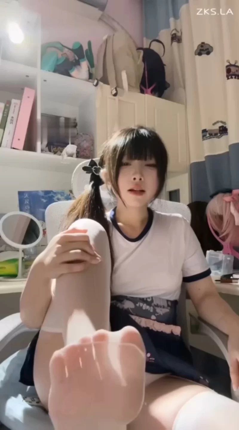 幼斯酱葱 - 绿帽辱妻公厕马桶丝足盯射坐脸挑战60秒 [1V-1.56GB]