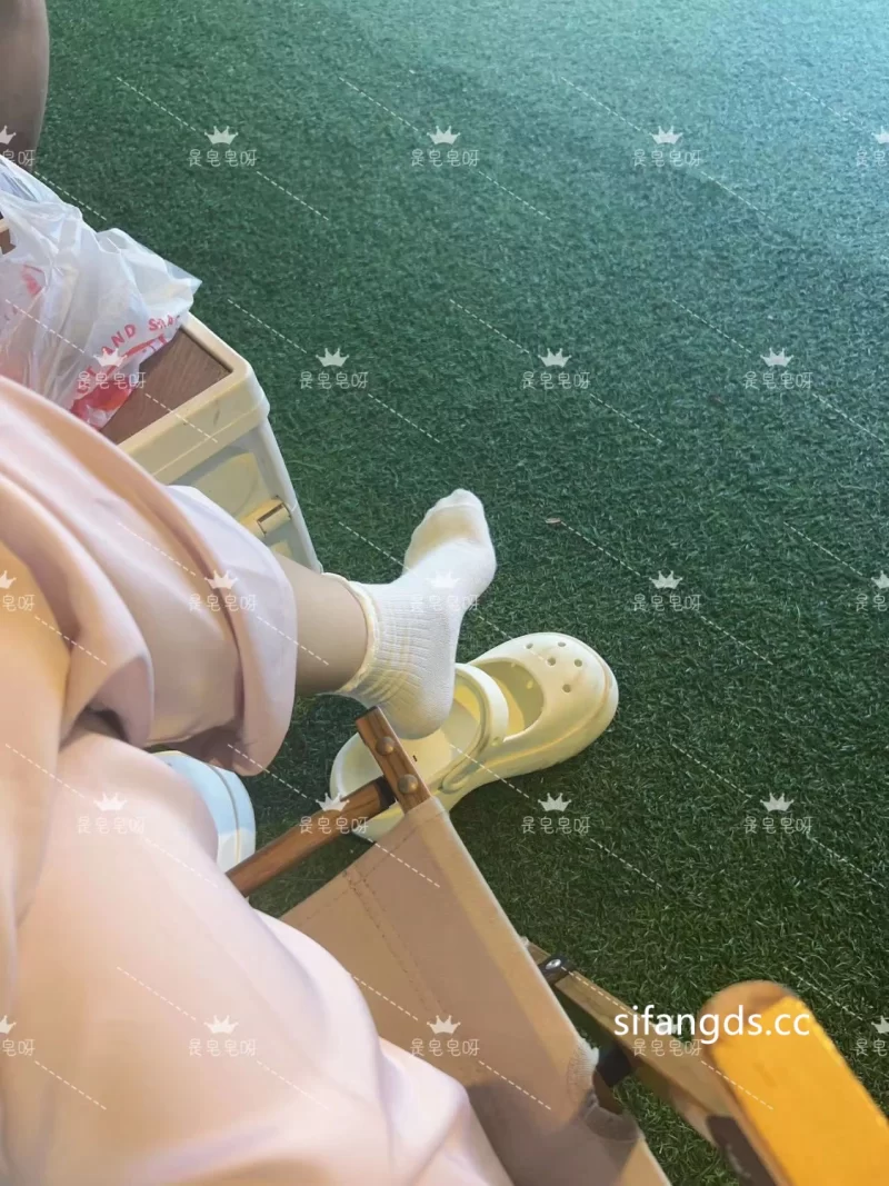 推特《是皂皂呀》 自慰 潮吹 足交 手交 榨精  淫语 [35V长+31V短+100P图 大合集-8.66GB]