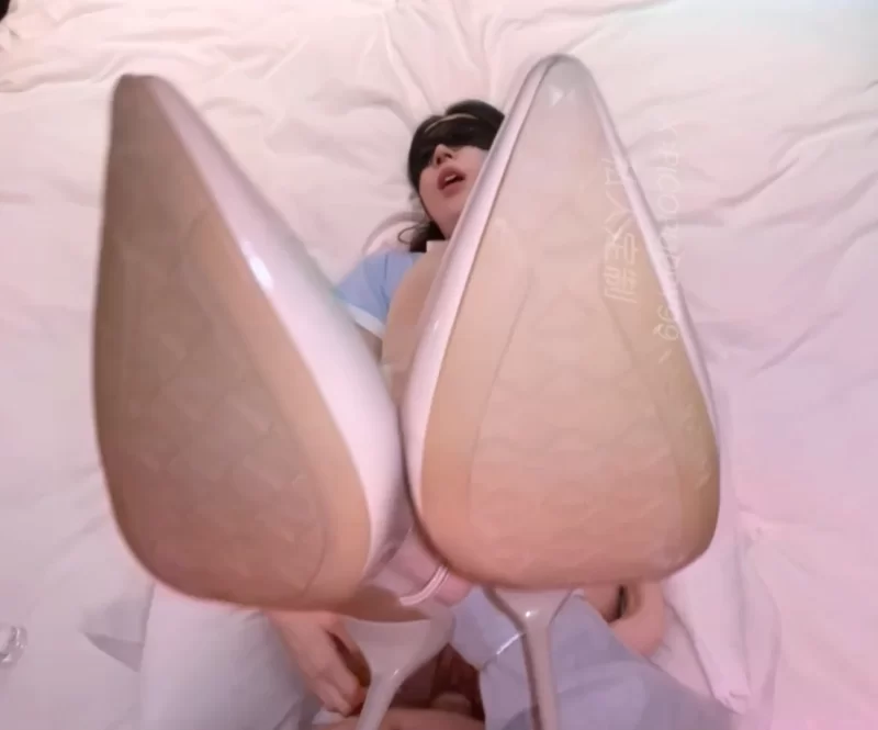 好利来肉丝制服小姐姐整合 [36V-16GB]