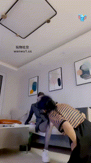 国产自拍艾琳TJ：黑丝长腿模特羞辱夫妻奴（重口黄金谨慎观看）MP4 《1V 370.60MB》[夸克]