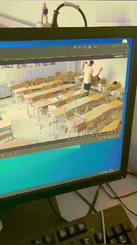 国产自拍[度盘]吃个瓜！烟台黄金职业学院情侣在教室课桌上..辣眼睛啊！