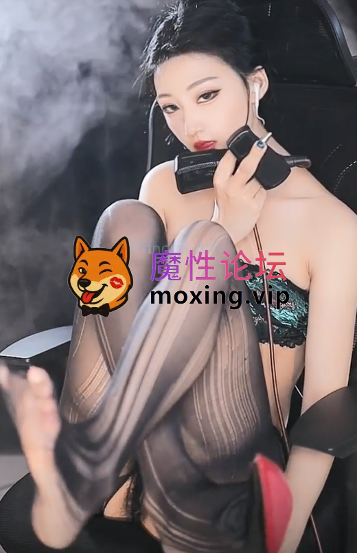 主播《网易CC丨星也》 付费群定制骚舞大尺度 情趣露内比毛漏点 （7V- 44分）