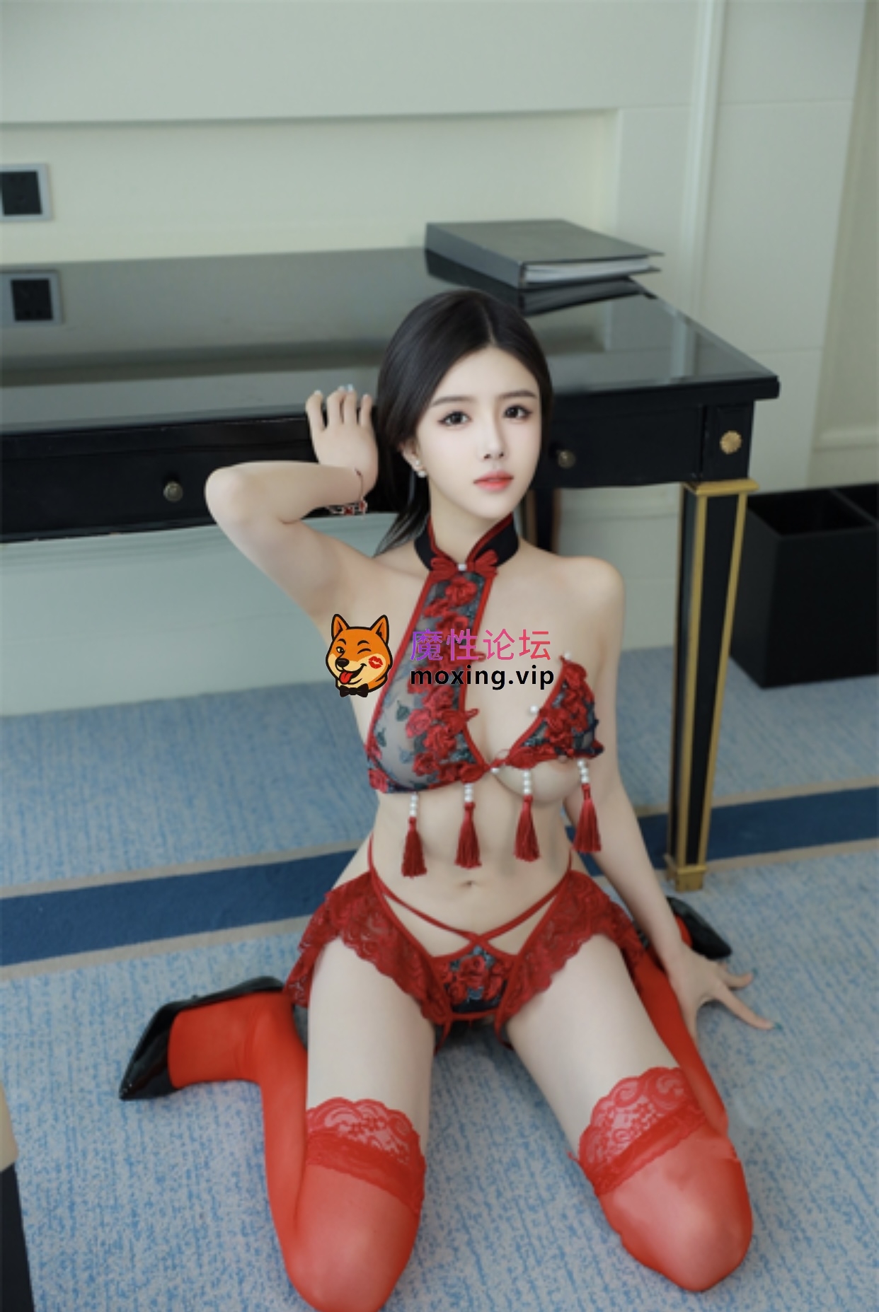 流出秀人网 唐翩翩 红色情趣 大尺度漏点 玩假鸡巴《80P8V 1.2G》