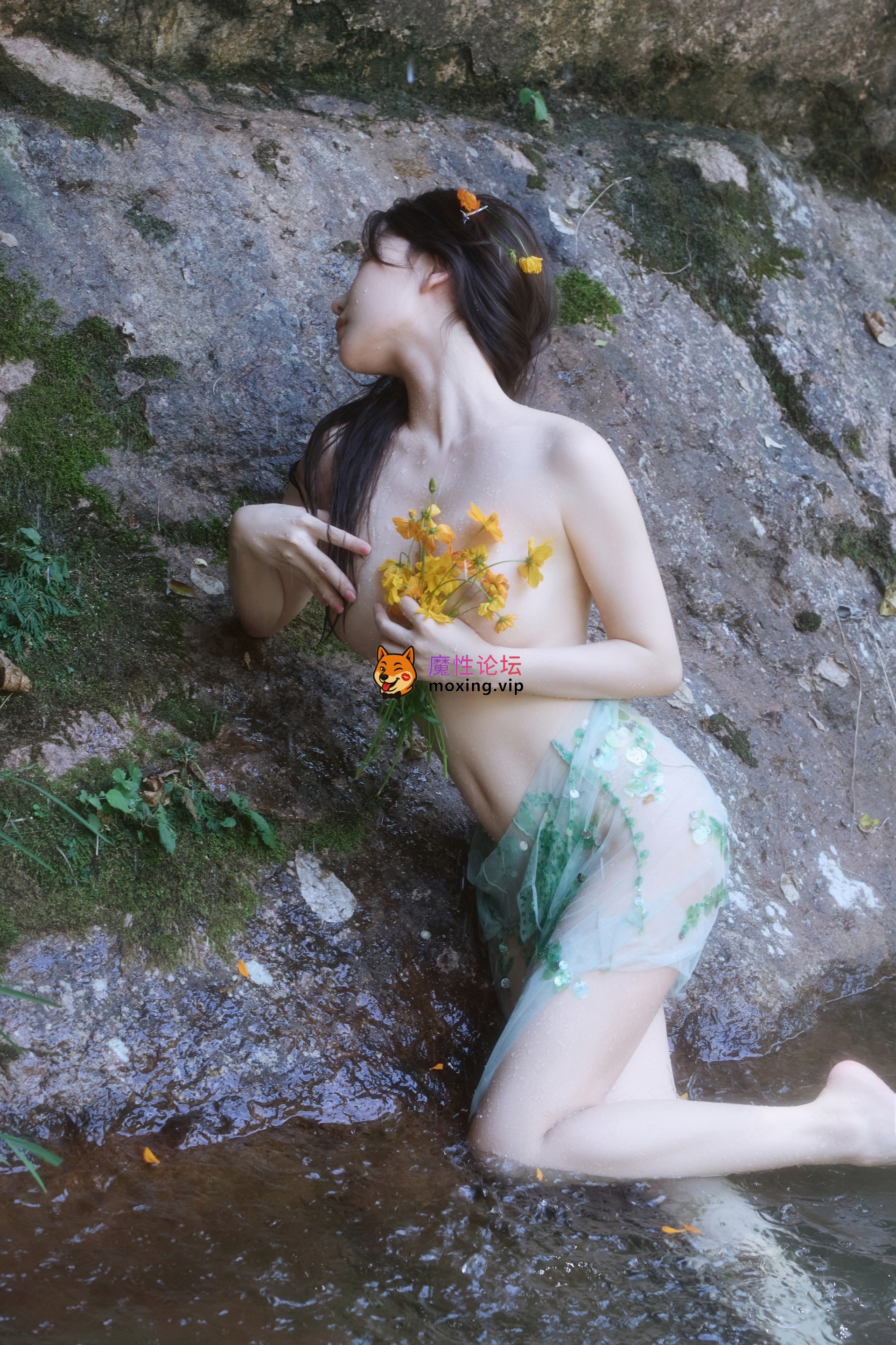 国产自拍《原版无水印首发》秀人网 尹甜甜 新作 户外小溪边 大尺度漏点《73P+1.61G-百度》