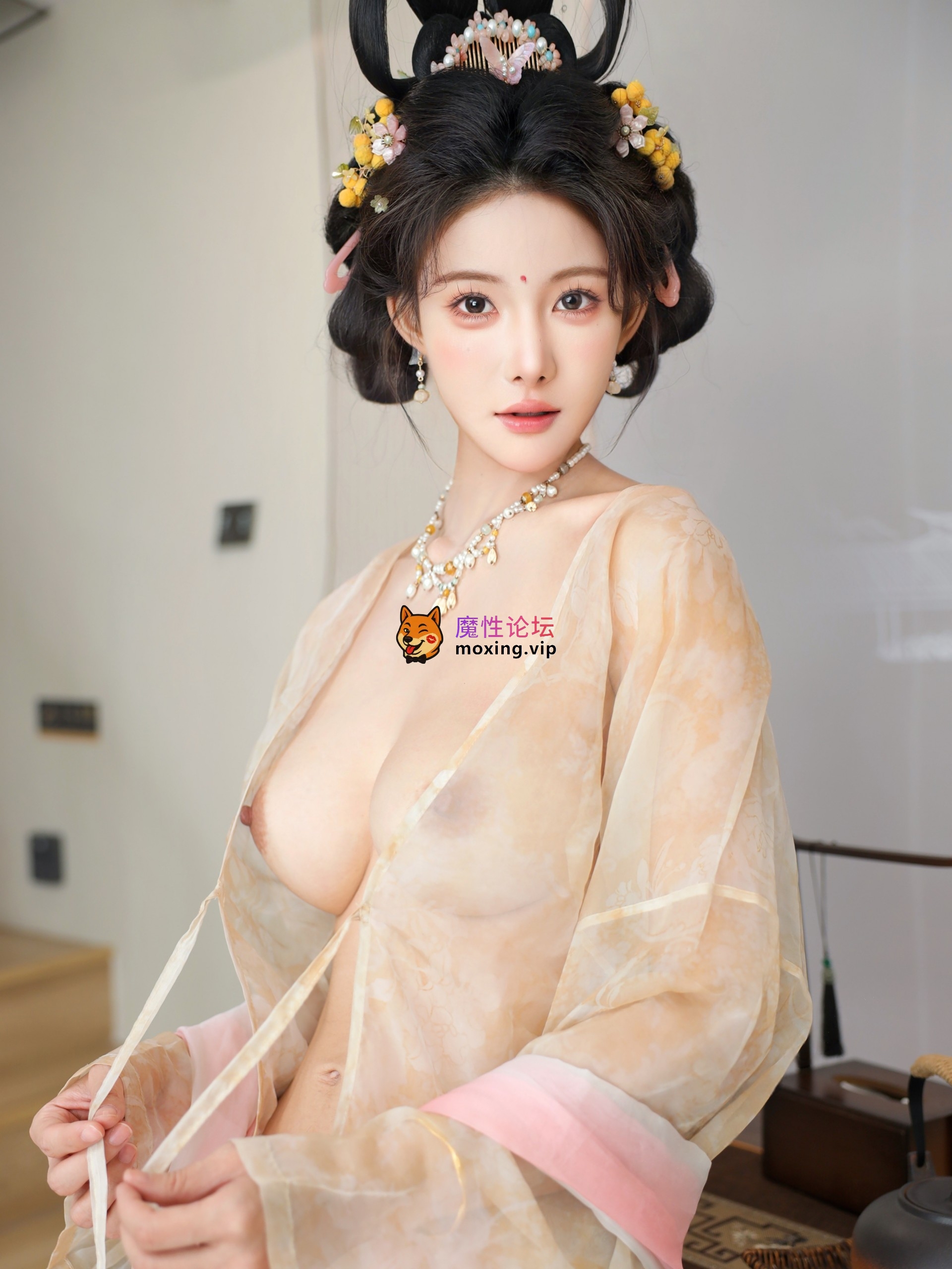 国产自拍《原版无水印首发》秀人网 梨霜儿 高颜值大美女 超美《唐装》大尺度漏点作品《112P+2.1G-百度》