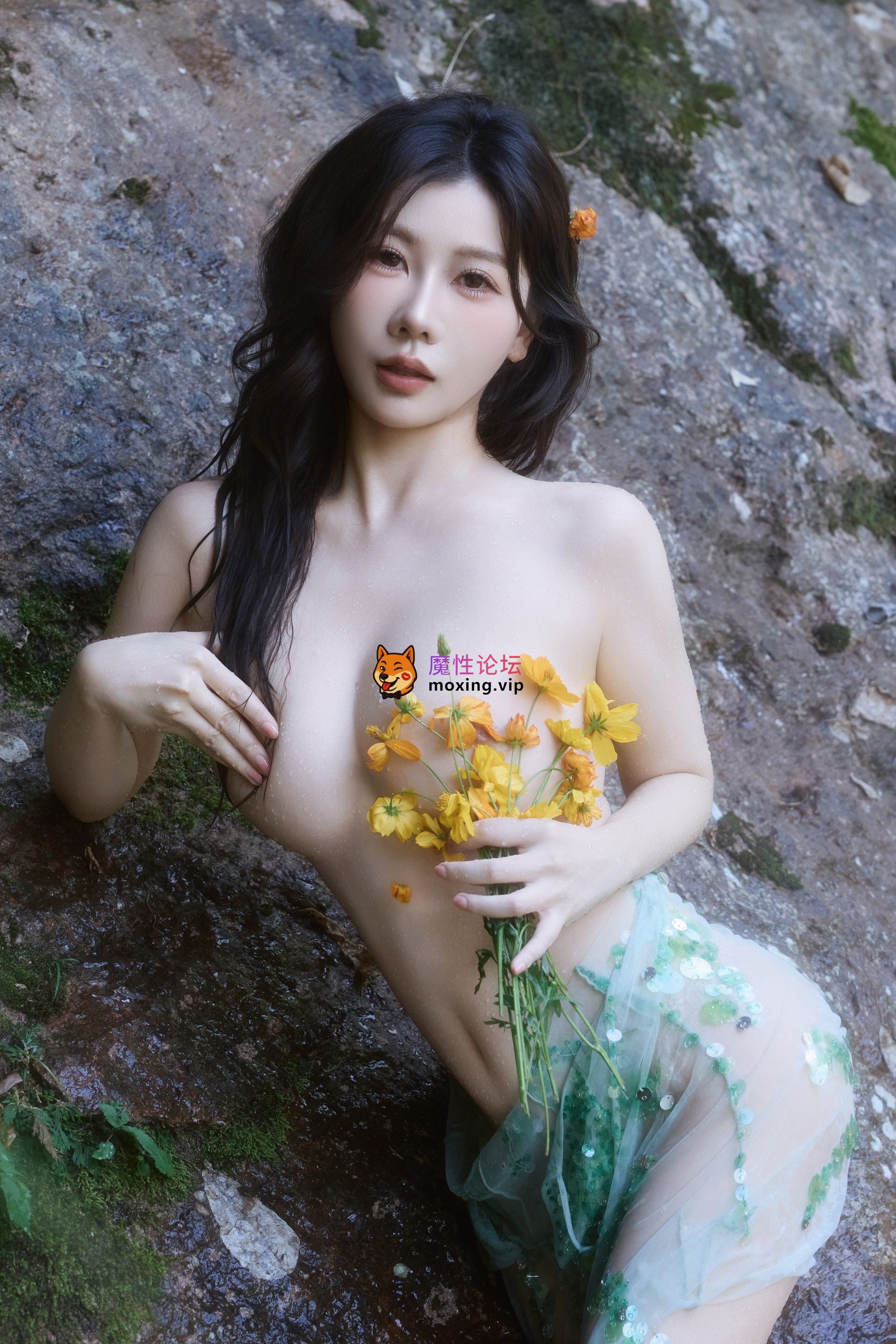 国产自拍《原版无水印首发》秀人网 尹甜甜 新作 户外小溪边 大尺度漏点《73P+1.61G-百度》