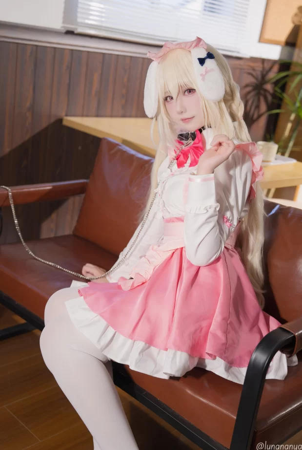 Lunananya_御园莓华 [22P] [22P-200m]