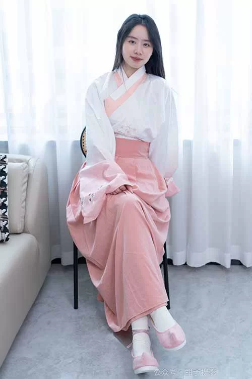 甜予摄影-知知-白棉袜、裸足美腿[148P1V-1.8G百度网盘] [148p1v-1.8GB]