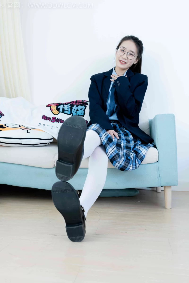 物恋传媒 NO.2244 菜菜-皮鞋、厚白丝、jk制服、皮筋绑脚老 [160P1V-5.06GB]