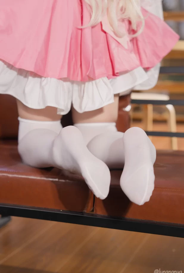 Lunananya_御园莓华 [22P] [22P-200m]