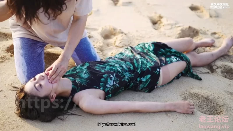 海边捡个溺水美女回家玩脚 [1v-700MB]