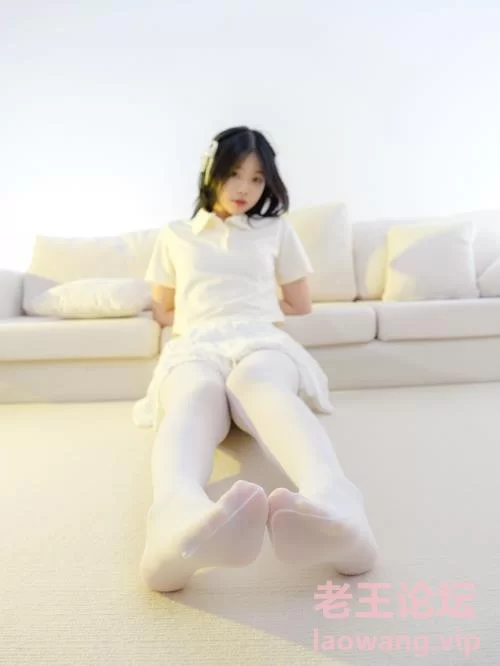 森萝财团 小樱 超短裙白丝美腿诱惑[100P-1V-2.01G百度网盘] [100p+1v-2.01g]