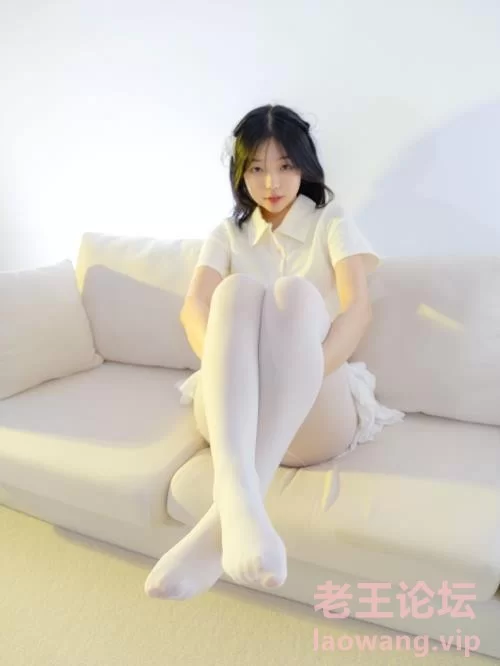 森萝财团 小樱 超短裙白丝美腿诱惑[100P-1V-2.01G百度网盘] [100p+1v-2.01g]