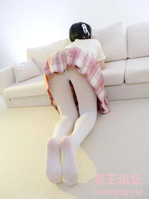 森萝财团 小樱 超短裙白丝美腿诱惑[100P-1V-2.01G百度网盘] [100p+1v-2.01g]