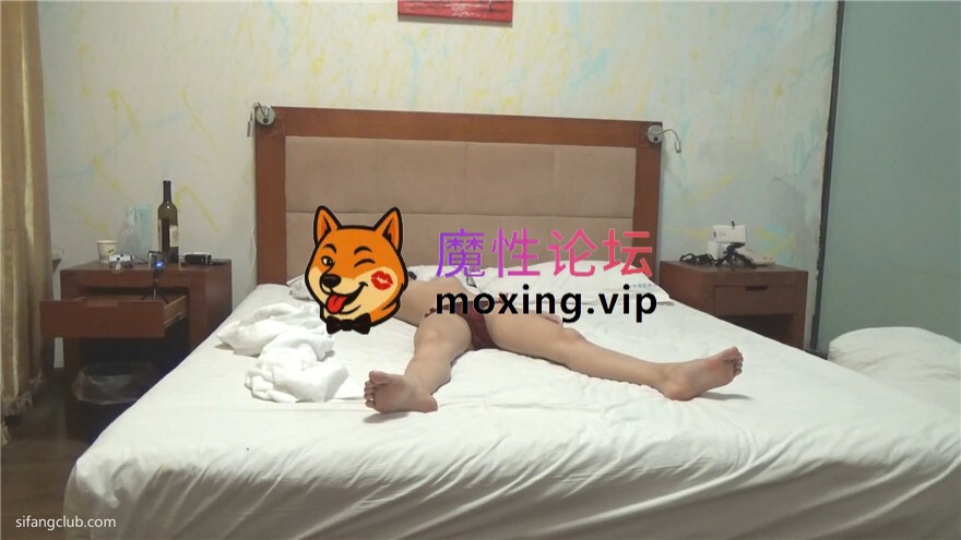 国产自拍[pikpak]《迷奸迷玩》三人组迷翻大长腿少妇 换上各种丝袜各种奇葩玩弄(20P+22V+9.2G)