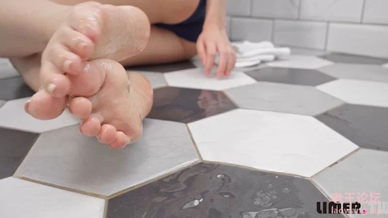 凌子 粘粘滑滑口工死库水 4K影片 [1V-827mb]