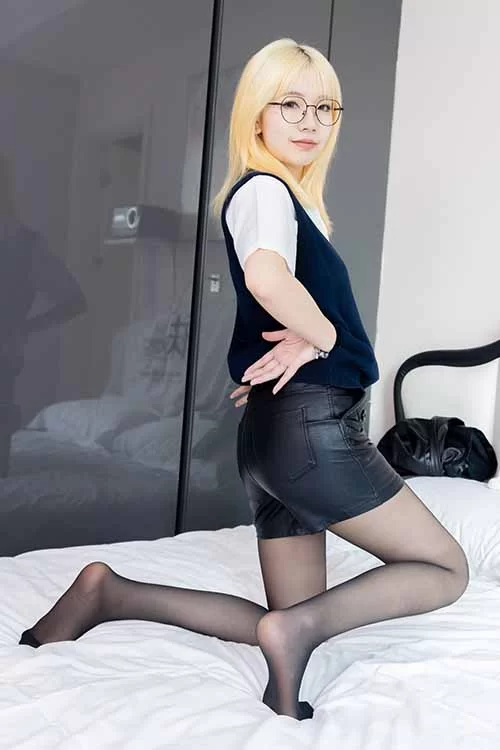 袜啵啵-小甜豆-OL制服包臀裙-高跟长靴薄黑丝[140P1V-1.3G百度 [140p1v-1.3GB]