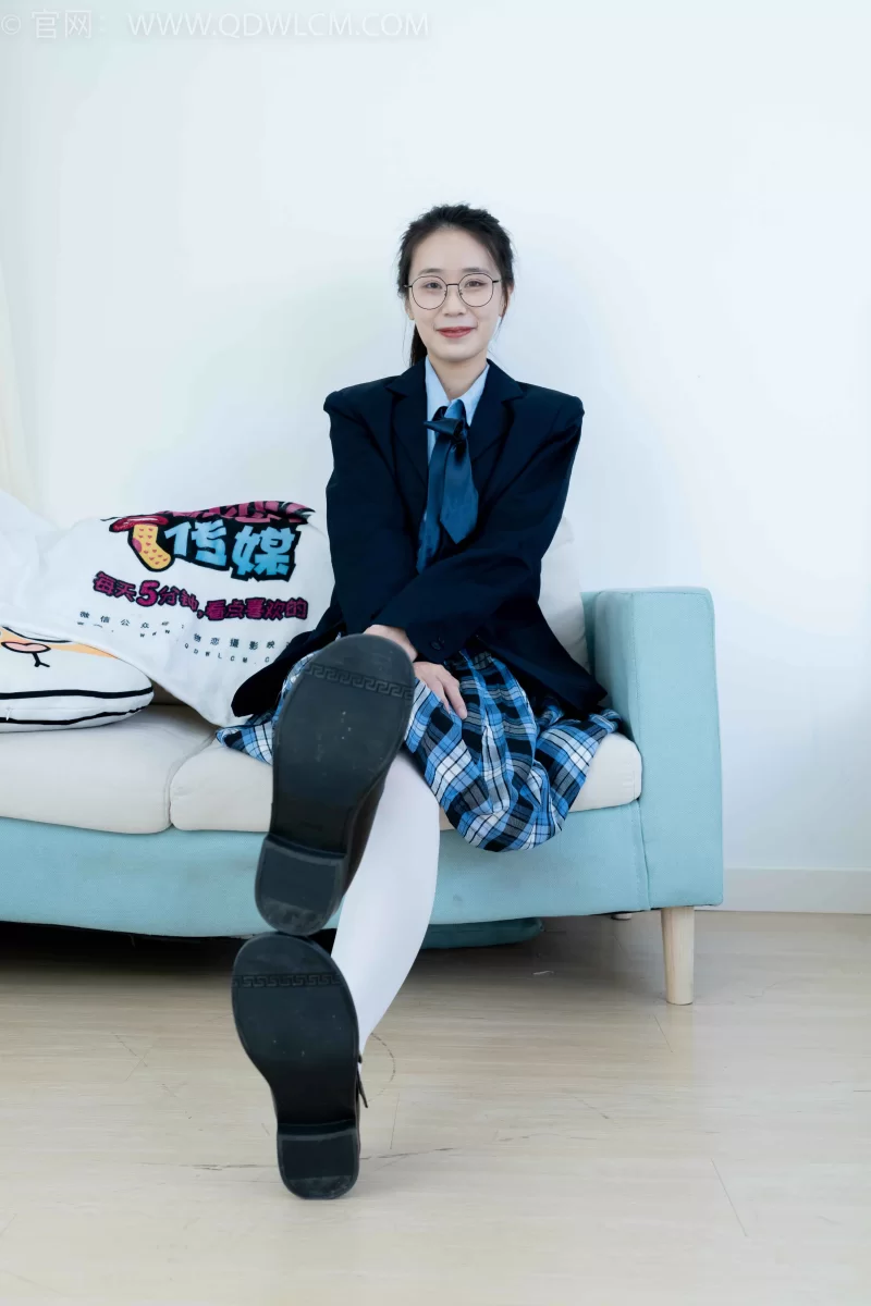 物恋传媒 NO.2244 菜菜-皮鞋、厚白丝、jk制服、皮筋绑脚老 [160P1V-5.06GB]