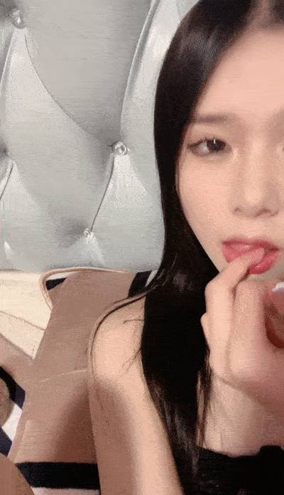 剧情叶子纹身新人漂亮小姐姐肉丝丁字裤自摸拨开内裤揉搓小穴洞口磨蹭双指插入搞得小穴湿湿[2V 1143 MB] [BT]