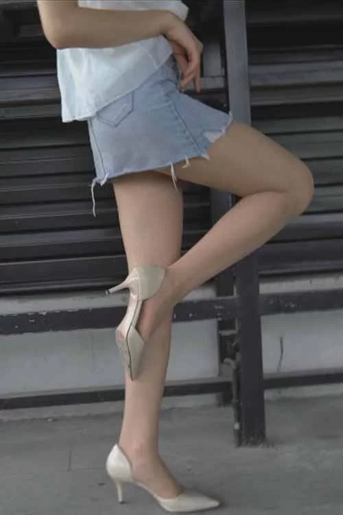 慕丝女郎-媛媛性感牛仔短裙高跟[1V-1.1G百度网盘] [1v-1.1g]