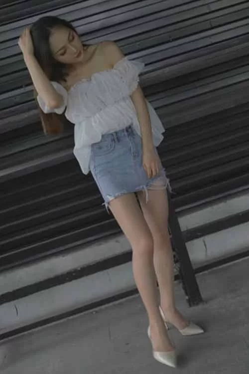 慕丝女郎-媛媛性感牛仔短裙高跟[1V-1.1G百度网盘] [1v-1.1g]