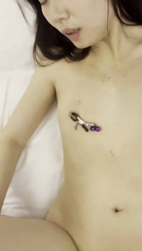 剧情某某门事件第570弹 山东潍坊美女老师 李怡甜 出轨视频被曝 露脸玩裸聊深喉口交 超反差的淫妻荡妇[2V 647 MB] [BT]