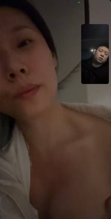 剧情某某门事件第570弹 山东潍坊美女老师 李怡甜 出轨视频被曝 露脸玩裸聊深喉口交 超反差的淫妻荡妇[2V 647 MB] [BT]