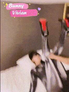 剧情极品反差女神Vivian生活想要过的去帽子必须带点绿 精心设计每一次出轨方式极度淫骚[2V 996 MB] [BT]