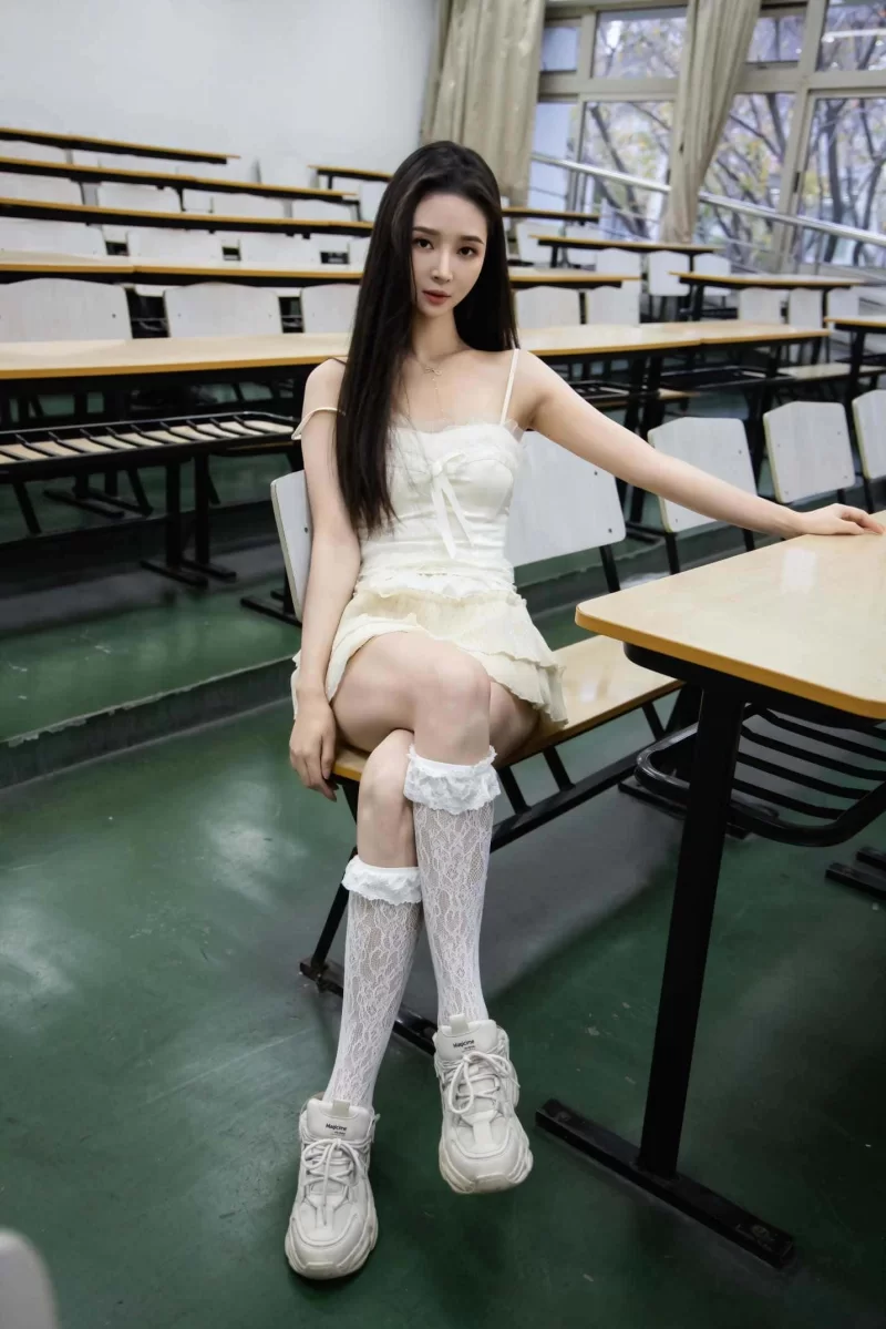 《足愉心》学妹足拍视图合集 [2655P+44V-305.8GB]