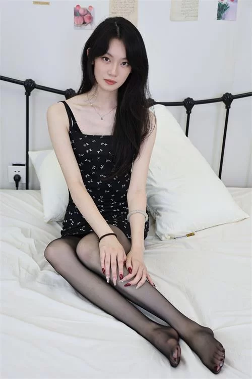 绮梦摄影-小艺-性感连衣裙黑丝私房足秀[325P1V-1.8GB] [325p1v-1.8GB]