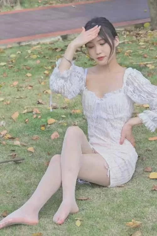 SSA丝社-文子-性感白丝户外美腿[1V-658M百度网盘] [1V-658m]