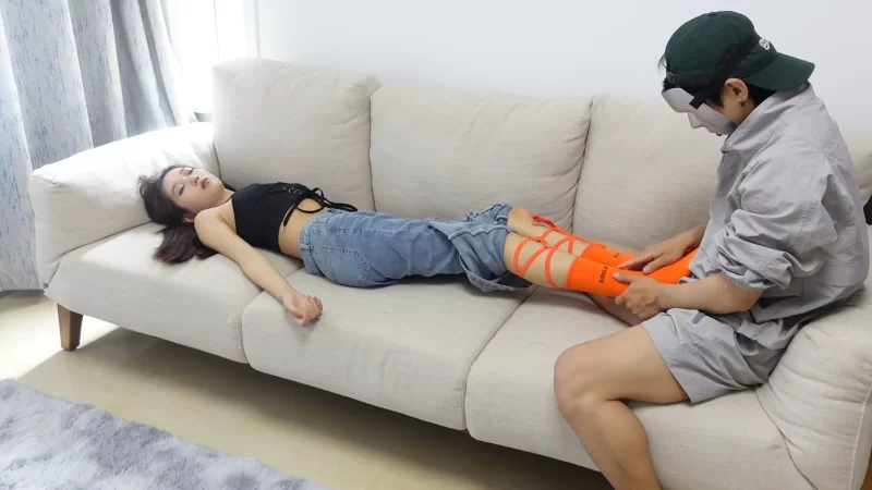 在树屋轻调（灵灵）定制的玩足视频 自己珍藏的 高清无水 [1v，6p-3g]