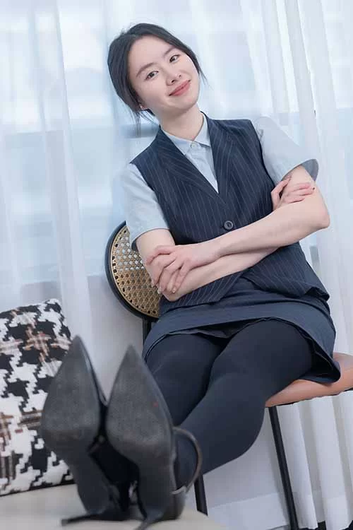 甜予摄影-知知-OL制服包臀裙-高跟鞋厚黑丝 [127p1v-1.8GB]