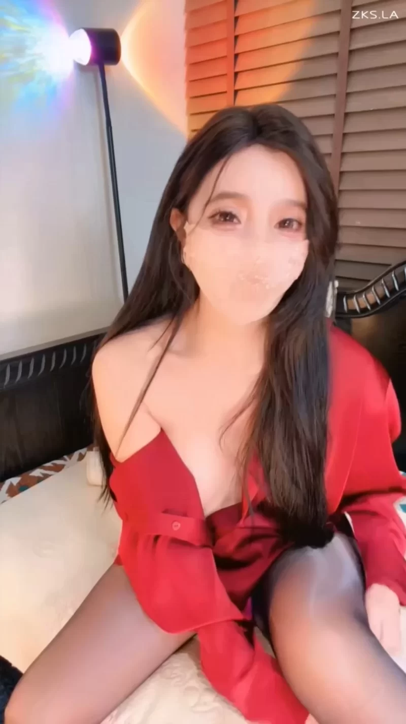 白熙 - 性感女神 丝袜高跟撩翻全场 直播间一字马开秀 粗 [1V-953MB]