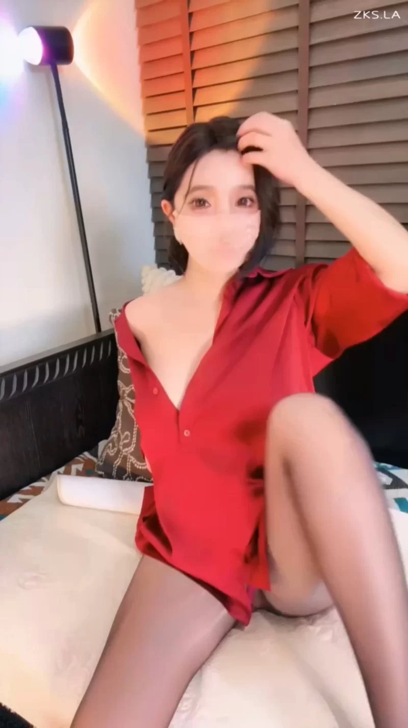 白熙 - 性感女神 丝袜高跟撩翻全场 直播间一字马开秀 粗 [1V-953MB]