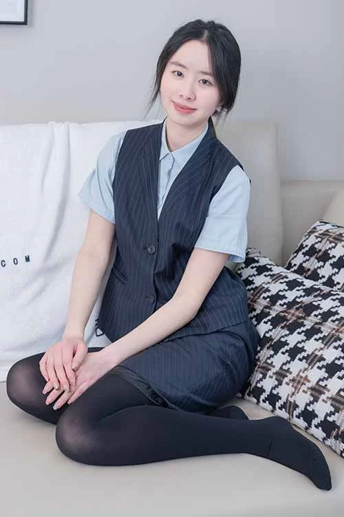 甜予摄影-知知-OL制服包臀裙-高跟鞋厚黑丝 [127p1v-1.8GB]