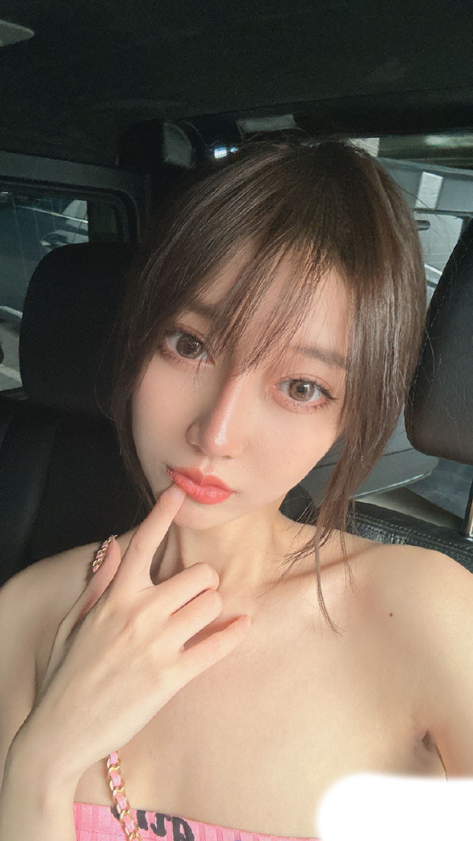 剧情最新流鼻血流出！秀人网红人模特儿-玥儿玥《正宗小妖精 170cm高挑身材 大长腿 瘦瘦 但胸很大》[2V 584 MB] [BT]