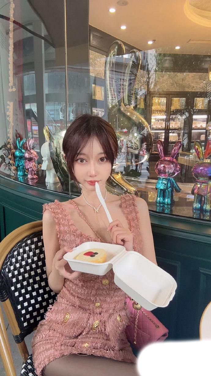 剧情最新流鼻血流出！秀人网红人模特儿-玥儿玥《正宗小妖精 170cm高挑身材 大长腿 瘦瘦 但胸很大》[2V 584 MB] [BT]