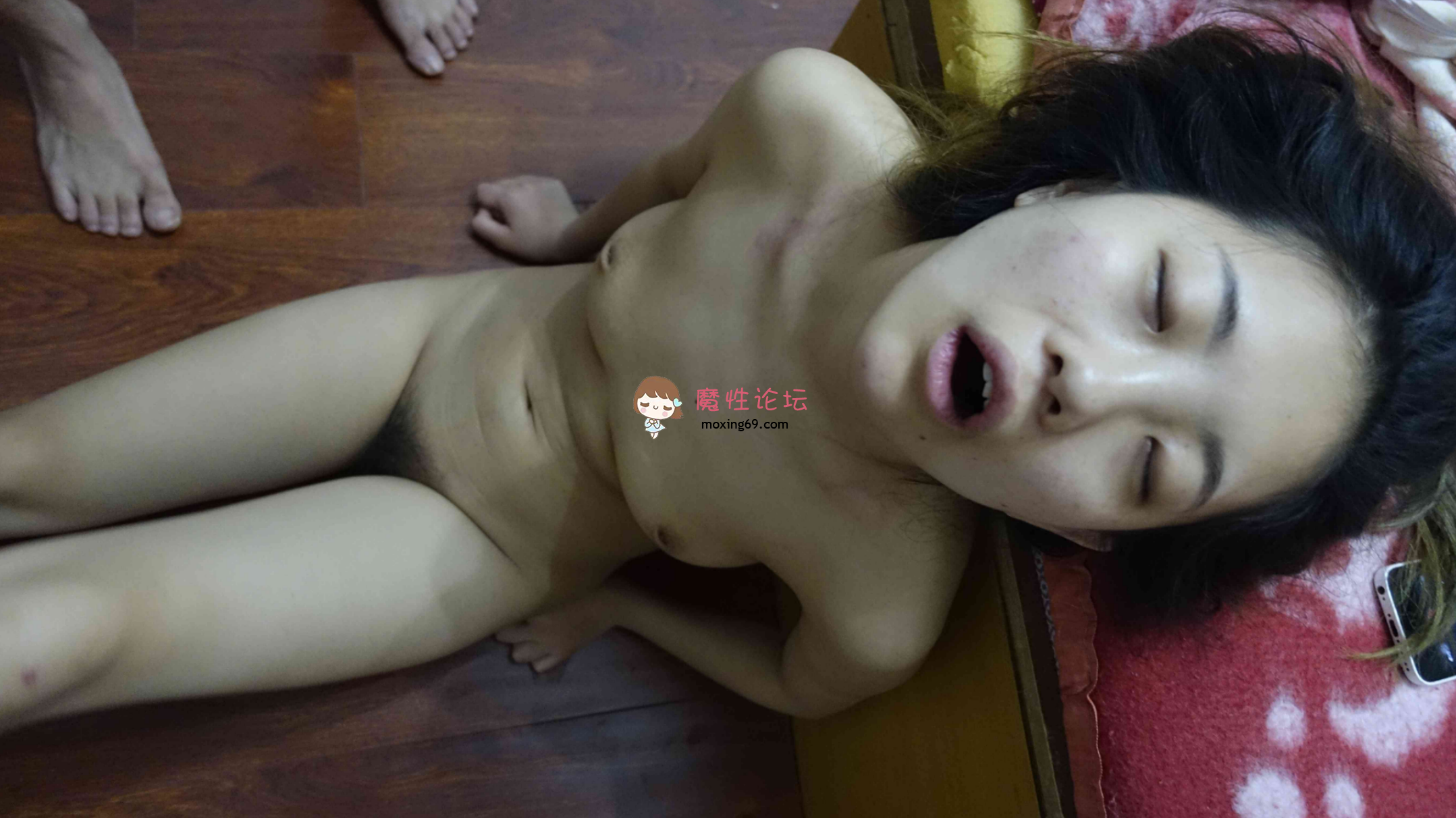 流出《迷奸》几个猥琐摄影师下药迷翻出来兼职的小野模 高清原版无水印《16V+48P+2.54G-百度》