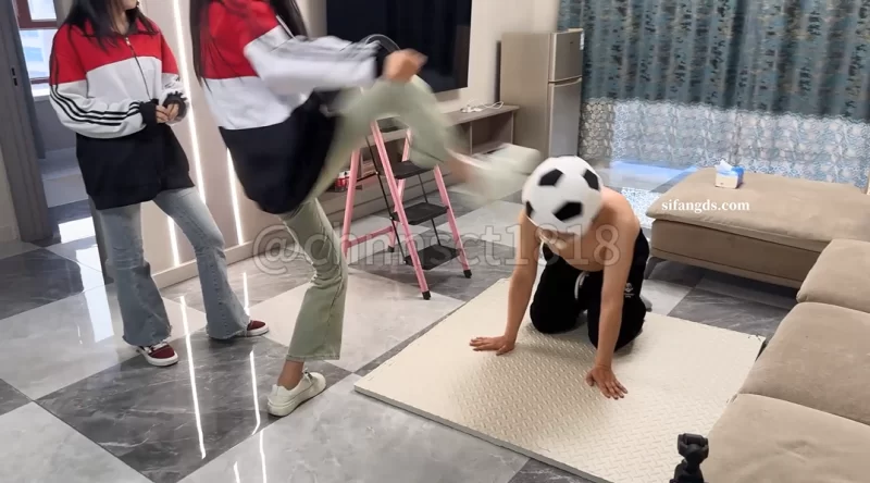 与精神小妹的那些年校花原味坐脸喂尿，重口男奴调教  [10V-20g]