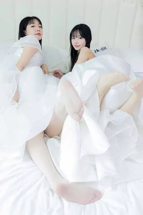 袜啵啵-小甜豆&甜甜圈-姐妹花婚纱白丝高跟足秀 [172p1v-1.7GB]