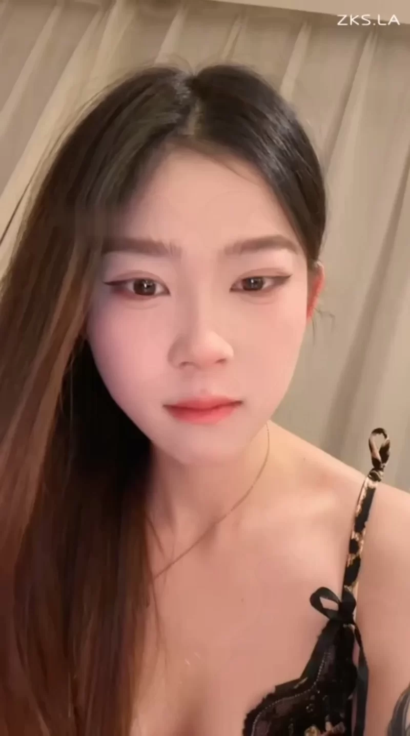 UUS - 玉足喂酸奶虐乳骑脖转胯手捂掐脖 [1V-1.08GB]