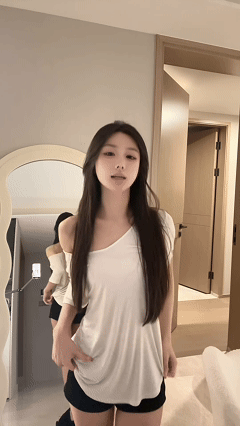 直播《请认准无尽优品》stripchat站人气女神Cena-ccccccc，包含抖音直播生活照及ST票房凸点露毛等大尺度