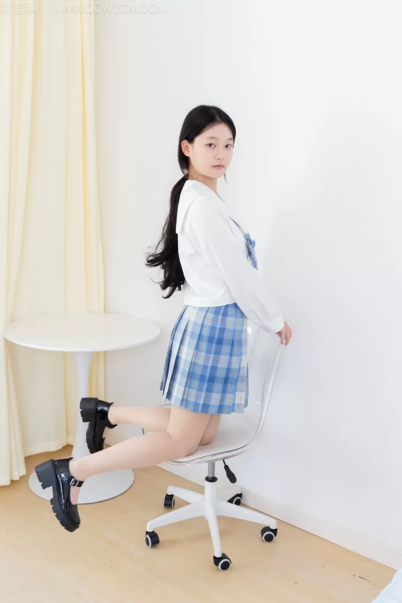 物恋传媒 No.2505 芙芙-皮鞋、薄肉丝、jk制服 [155P1V-3.71GB] [1v155p-3.71g]