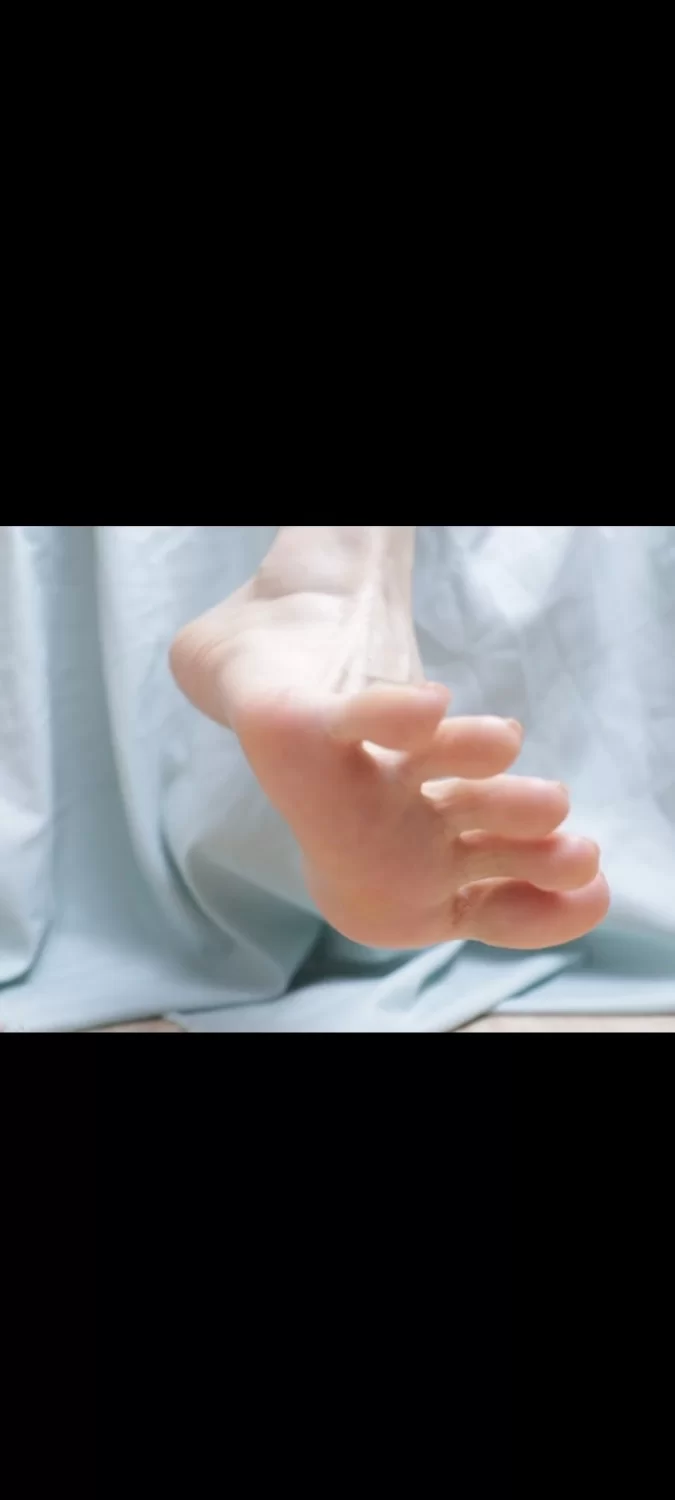 胡亥亥 裸足 玩脚 白丝 棉袜 秀足 舔脚2 [5-150m]