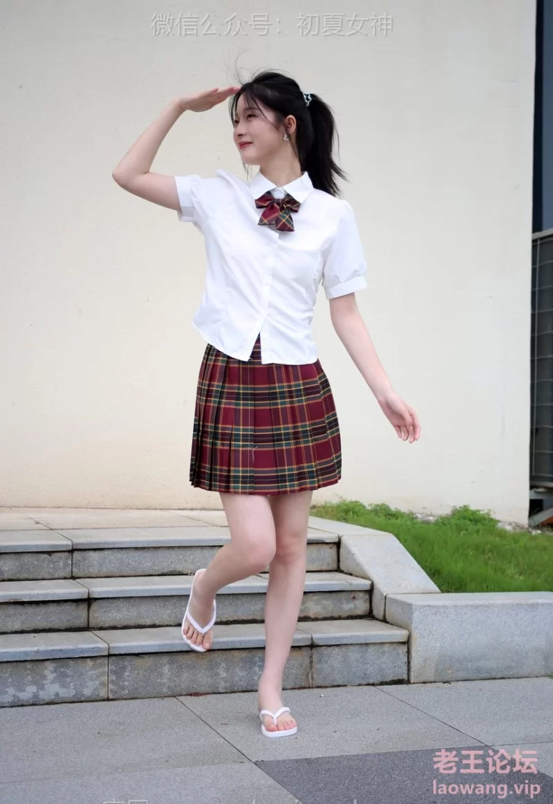 初夏女神 NO.246 安妮 JK人字拖[130P+1V／4.98GB] [130p+1v-4.98g]