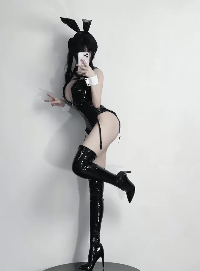 柚愛Youmeko_黑漆皮高跟兔女郎 [29P] [29P-550m]