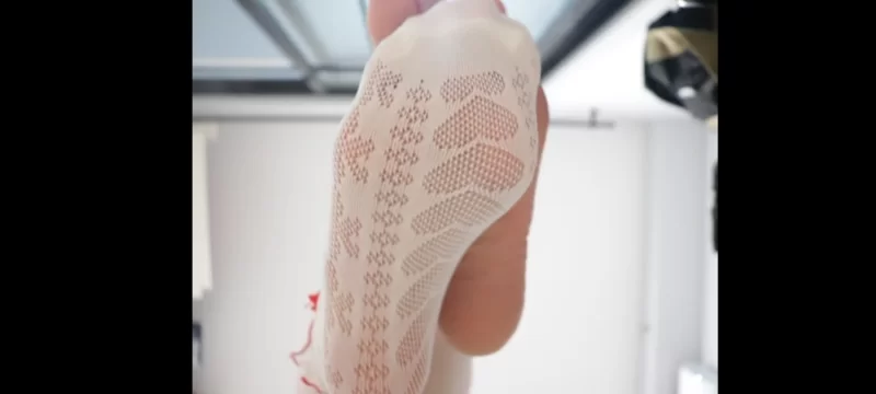 胡亥亥 裸足 玩脚 白丝 棉袜 秀足 舔脚3 [8-240m]