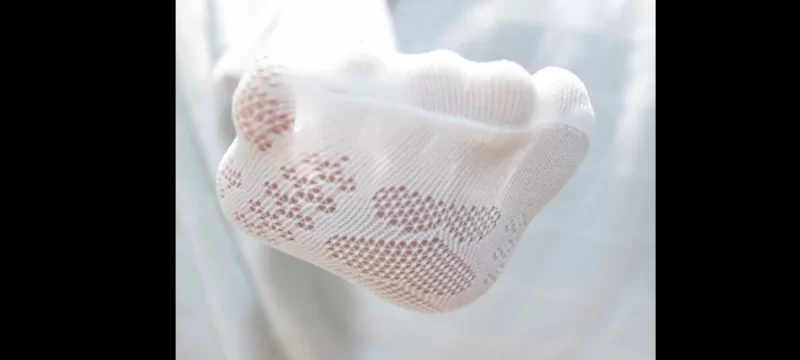 胡亥亥 裸足 玩脚 白丝 棉袜 秀足 舔脚3 [8-240m]