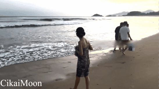 国产自拍顶级露出天花板cikaimoon新作+近期作品合集，田野里的自由：与农民共度的一天，在农民面前全裸露出2.22G-12V-夸克